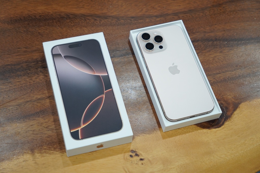 Giá iPhone 16 Pro Max màu titan sa mạc giảm sâu - 1