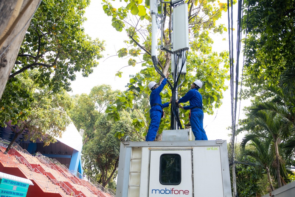 MobiFone bổ sung trạm 5G, đáp ứng nhu cầu tăng cao trong dịp đại lễ 30/4 - 1 MobiFone bổ sung trạm 5G, đáp ứng nhu cầu tăng cao trong dịp đại lễ 30/4 - 1